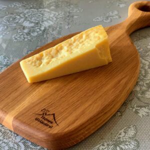 Сыр на доске